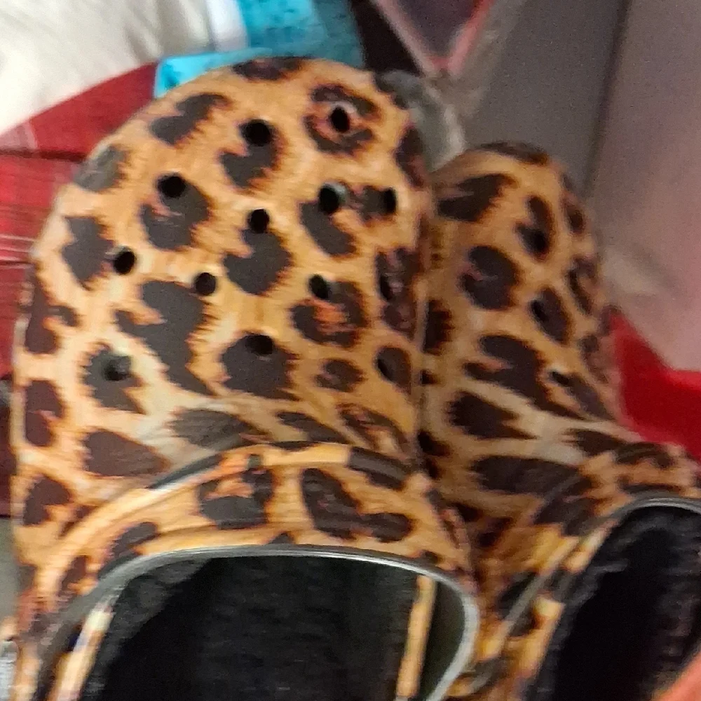 CROCS Leopard Print Fuzzy Lined Clog Sandals - Brown Black - Picture 4 of 7